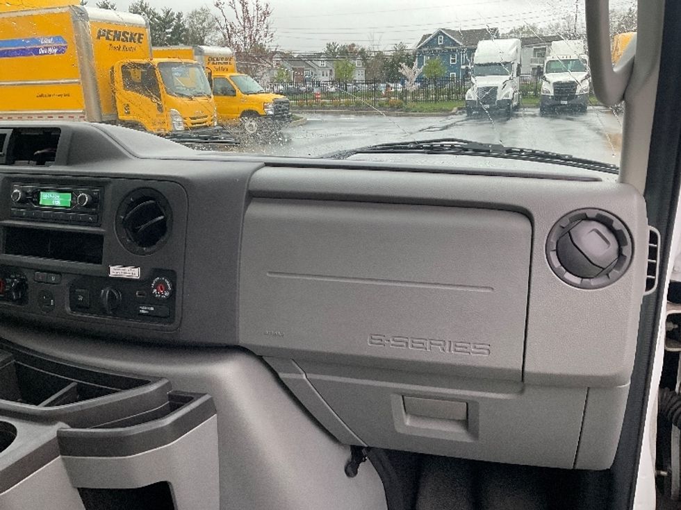 Light Duty Box Truck-Light and Medium Duty Trucks-Ford-2023-E350-Dayton-NJ-36,042\n\t\tmiles-$ 43,250 - Image 21