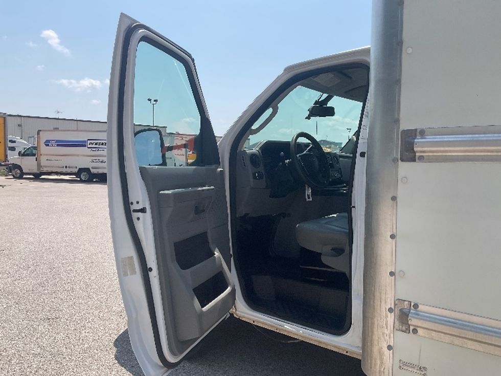Light Duty Box Truck-Light and Medium Duty Trucks-Ford-2023-E350-Earth City-MO-107,561\n\t\tmiles-$ 11,000 - Image 13