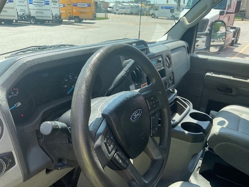 Light Duty Box Truck-Light and Medium Duty Trucks-Ford-2023-E350-Earth City-MO-107,561\n\t\tmiles-$ 11,000 - Image 14