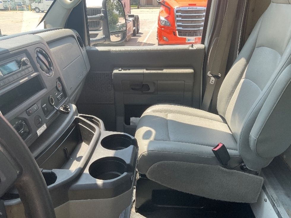Light Duty Box Truck-Light and Medium Duty Trucks-Ford-2023-E350-Earth City-MO-107,561\n\t\tmiles-$ 11,000 - Image 16