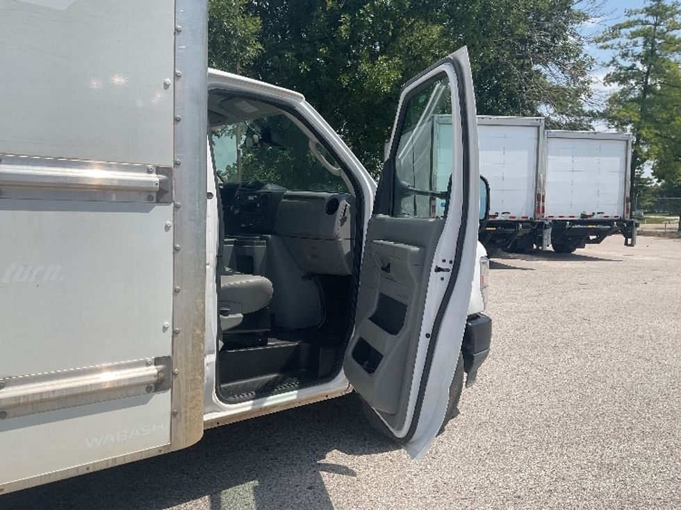 Light Duty Box Truck-Light and Medium Duty Trucks-Ford-2023-E350-Earth City-MO-107,561\n\t\tmiles-$ 11,000 - Image 17