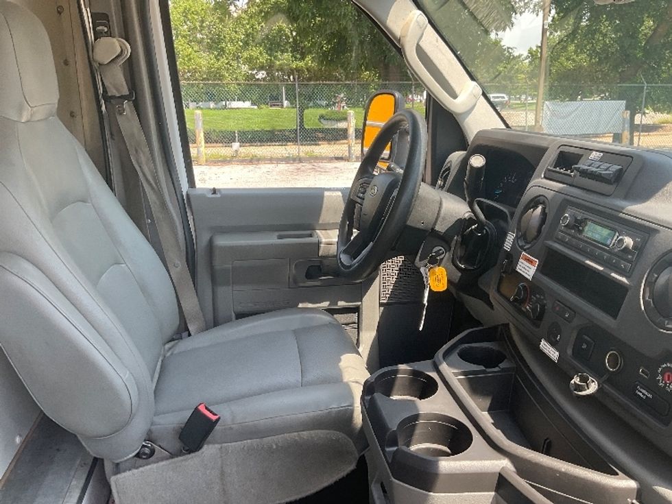 Light Duty Box Truck-Light and Medium Duty Trucks-Ford-2023-E350-Earth City-MO-107,561\n\t\tmiles-$ 11,000 - Image 19