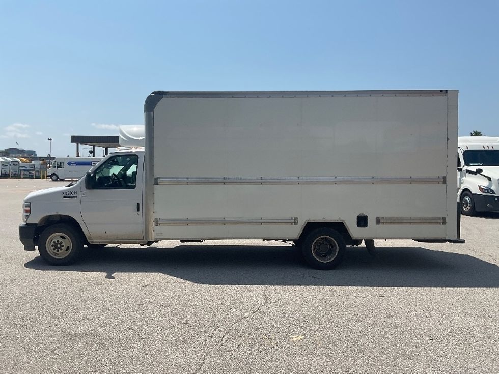 Light Duty Box Truck-Light and Medium Duty Trucks-Ford-2023-E350-Earth City-MO-107,561\n\t\tmiles-$ 11,000 - Image 4