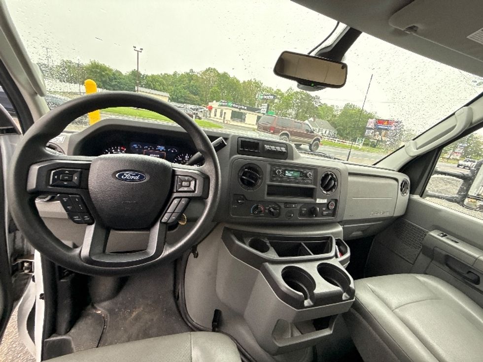 Light Duty Box Truck-Light and Medium Duty Trucks-Ford-2023-E350-Edison-NJ-37,836\n\t\tmiles-$ 42,250 - Image 18