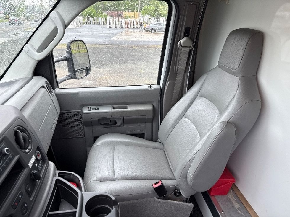 Light Duty Box Truck-Light and Medium Duty Trucks-Ford-2023-E350-Edison-NJ-37,836\n\t\tmiles-$ 42,250 - Image 19