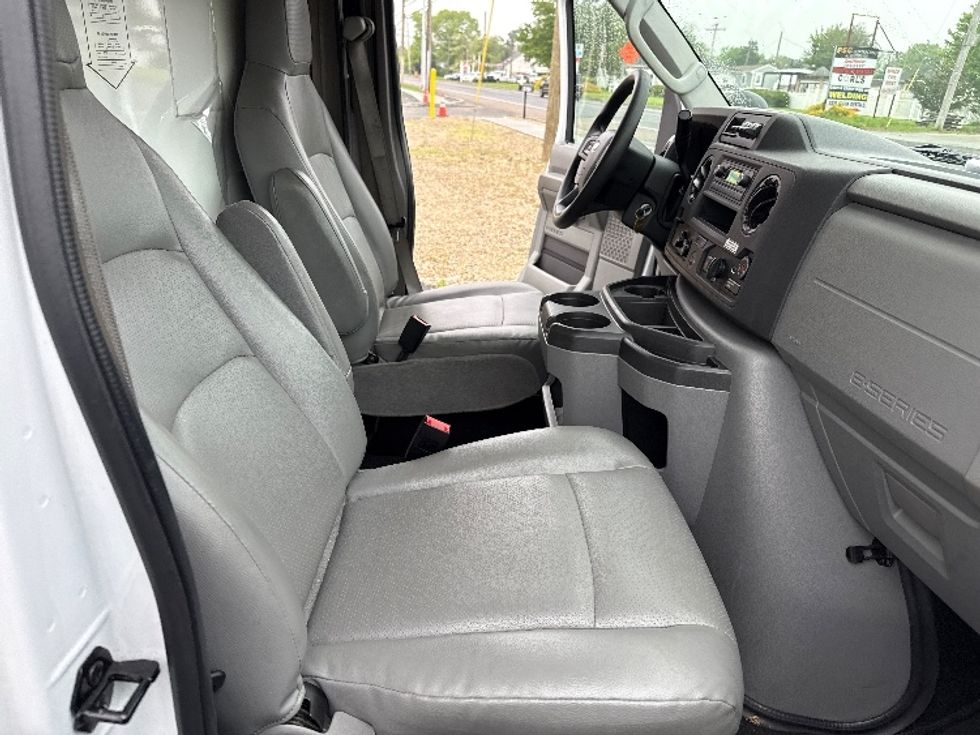Light Duty Box Truck-Light and Medium Duty Trucks-Ford-2023-E350-Edison-NJ-37,836\n\t\tmiles-$ 42,250 - Image 22