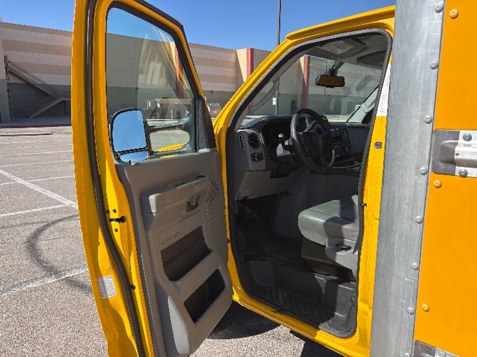 Light Duty Box Truck-Light and Medium Duty Trucks-Ford-2023-E350-El Paso-TX-105,275\n\t\tmiles-$ 29,250 - Image 14