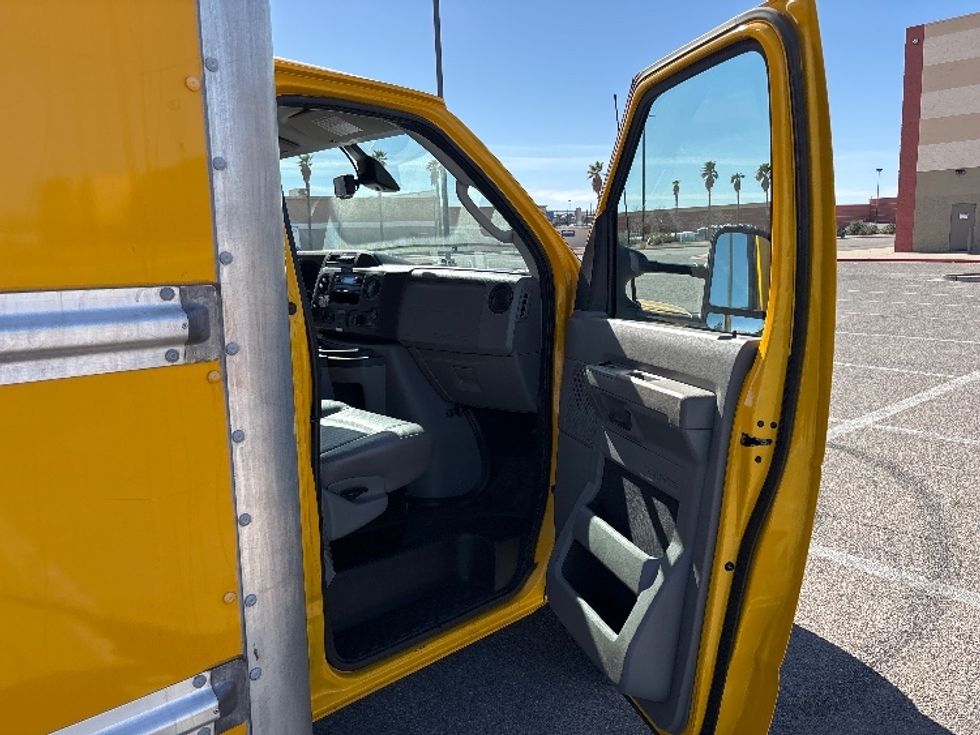 Light Duty Box Truck-Light and Medium Duty Trucks-Ford-2023-E350-El Paso-TX-105,275\n\t\tmiles-$ 29,250 - Image 18