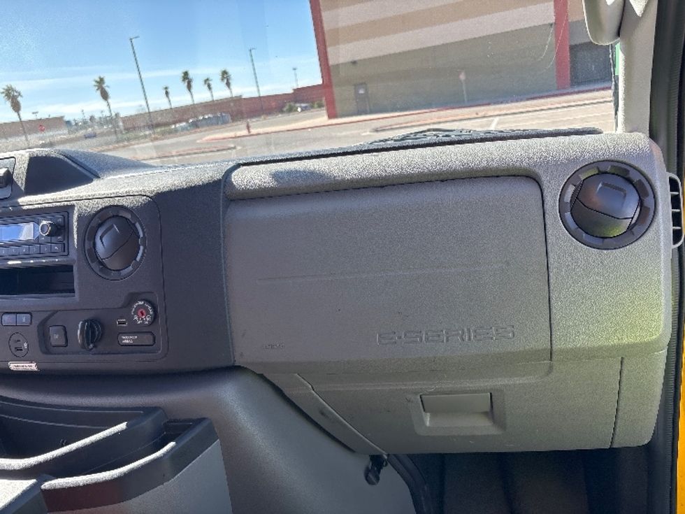 Light Duty Box Truck-Light and Medium Duty Trucks-Ford-2023-E350-El Paso-TX-105,275\n\t\tmiles-$ 29,250 - Image 19