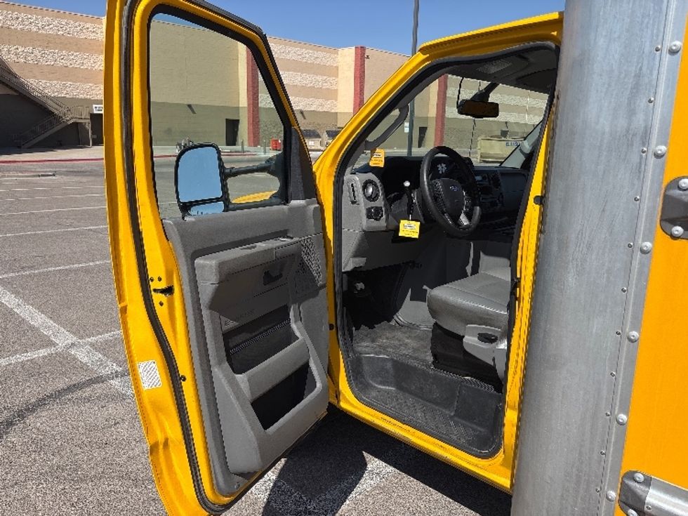 Light Duty Box Truck-Light and Medium Duty Trucks-Ford-2023-E350-El Paso-TX-90,494\n\t\tmiles-$ 29,250 - Image 15