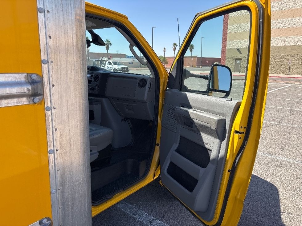 Light Duty Box Truck-Light and Medium Duty Trucks-Ford-2023-E350-El Paso-TX-90,494\n\t\tmiles-$ 29,250 - Image 19