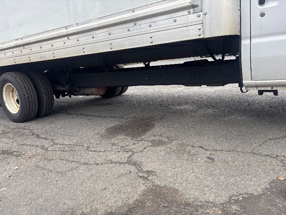 Light Duty Box Truck-Light and Medium Duty Trucks-Ford-2023-E350-Elmsford-NY-146,078\n\t\tmiles-$ 23,750 - Image 14