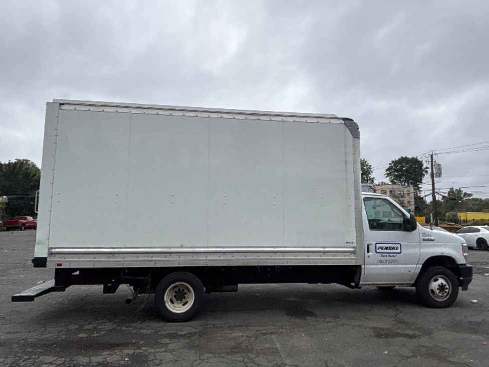 Light Duty Box Truck-Light and Medium Duty Trucks-Ford-2023-E350-Elmsford-NY-146,078\n\t\tmiles-$ 23,750 - Image 15