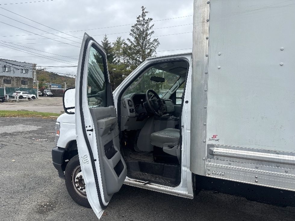 Light Duty Box Truck-Light and Medium Duty Trucks-Ford-2023-E350-Elmsford-NY-146,078\n\t\tmiles-$ 23,750 - Image 16