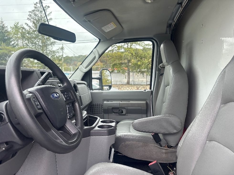 Light Duty Box Truck-Light and Medium Duty Trucks-Ford-2023-E350-Elmsford-NY-146,078\n\t\tmiles-$ 23,750 - Image 19