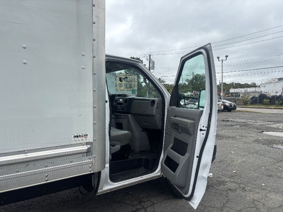 Light Duty Box Truck-Light and Medium Duty Trucks-Ford-2023-E350-Elmsford-NY-146,078\n\t\tmiles-$ 23,750 - Image 20