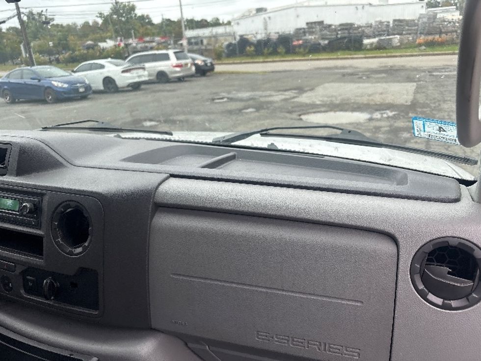 Light Duty Box Truck-Light and Medium Duty Trucks-Ford-2023-E350-Elmsford-NY-146,078\n\t\tmiles-$ 23,750 - Image 21