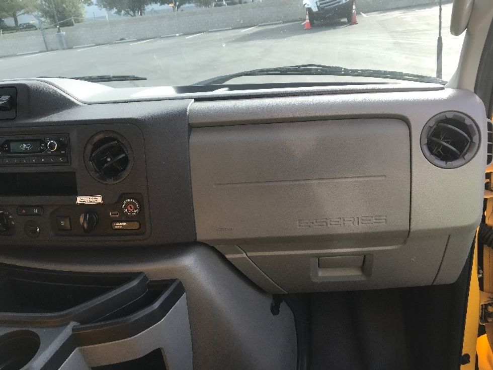 Light Duty Box Truck-Light and Medium Duty Trucks-Ford-2023-E350-Fontana-CA-100,015\n\t\tmiles-$ 28,250 - Image 21
