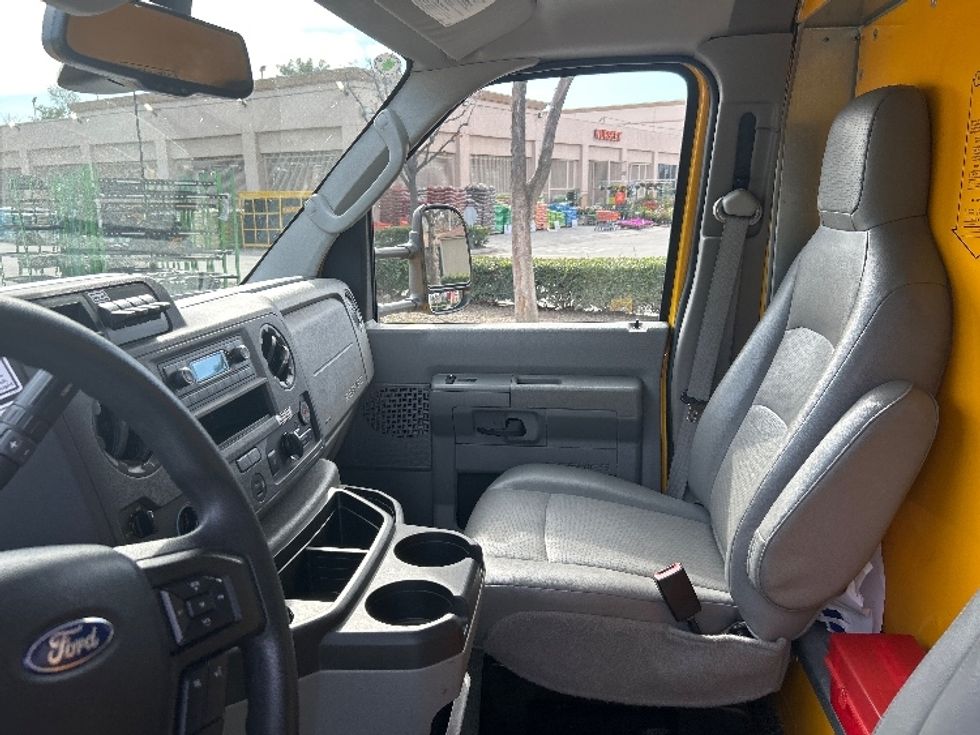 Light Duty Box Truck-Light and Medium Duty Trucks-Ford-2023-E350-Fontana-CA-103,978\n\t\tmiles-$ 29,250 - Image 16