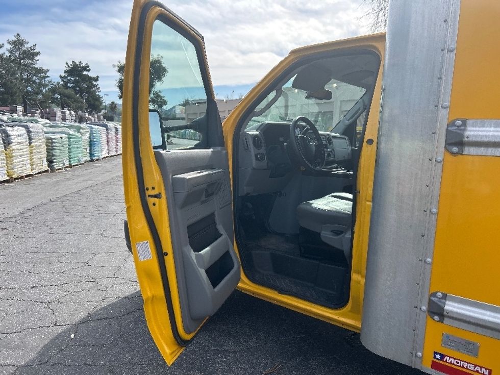 Light Duty Box Truck-Light and Medium Duty Trucks-Ford-2023-E350-Fontana-CA-103,978\n\t\tmiles-$ 29,250 - Image 17