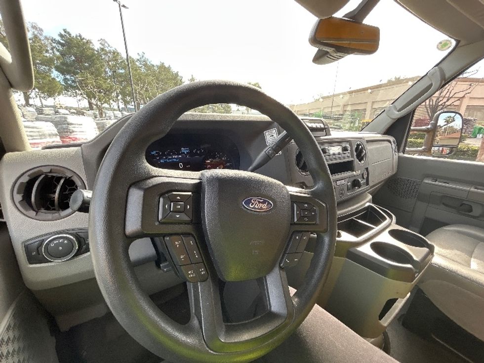 Light Duty Box Truck-Light and Medium Duty Trucks-Ford-2023-E350-Fontana-CA-103,978\n\t\tmiles-$ 29,250 - Image 18