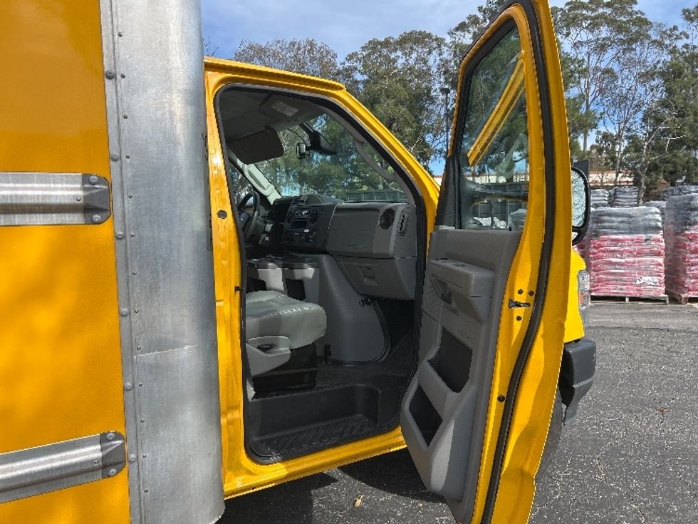 Light Duty Box Truck-Light and Medium Duty Trucks-Ford-2023-E350-Fontana-CA-103,978\n\t\tmiles-$ 29,250 - Image 20