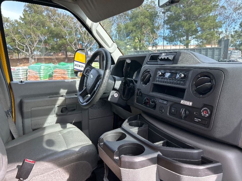 Light Duty Box Truck-Light and Medium Duty Trucks-Ford-2023-E350-Fontana-CA-103,978\n\t\tmiles-$ 29,250 - Image 22