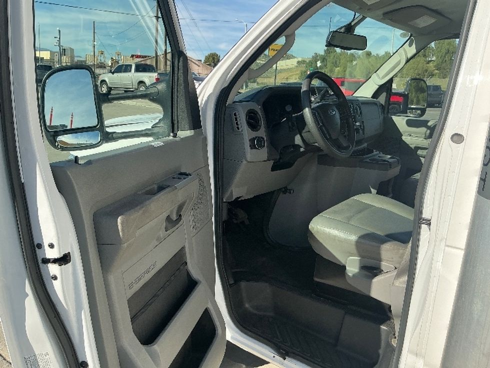 Light Duty Box Truck-Light and Medium Duty Trucks-Ford-2023-E350-Fontana-CA-87,432\n\t\tmiles-$ 35,750 - Image 16