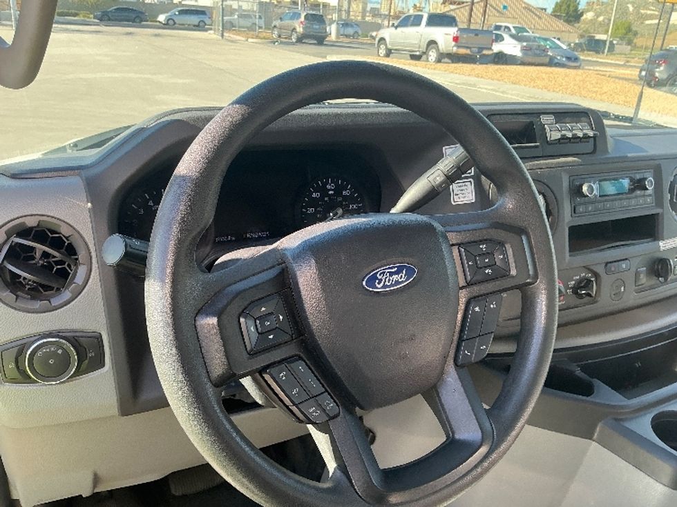 Light Duty Box Truck-Light and Medium Duty Trucks-Ford-2023-E350-Fontana-CA-87,432\n\t\tmiles-$ 35,750 - Image 18