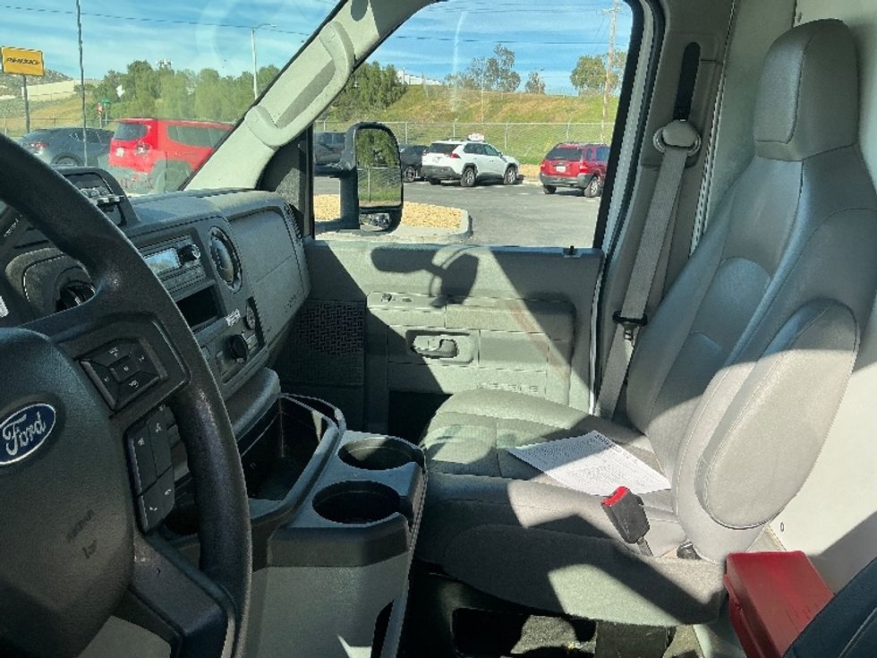 Light Duty Box Truck-Light and Medium Duty Trucks-Ford-2023-E350-Fontana-CA-87,432\n\t\tmiles-$ 35,750 - Image 19
