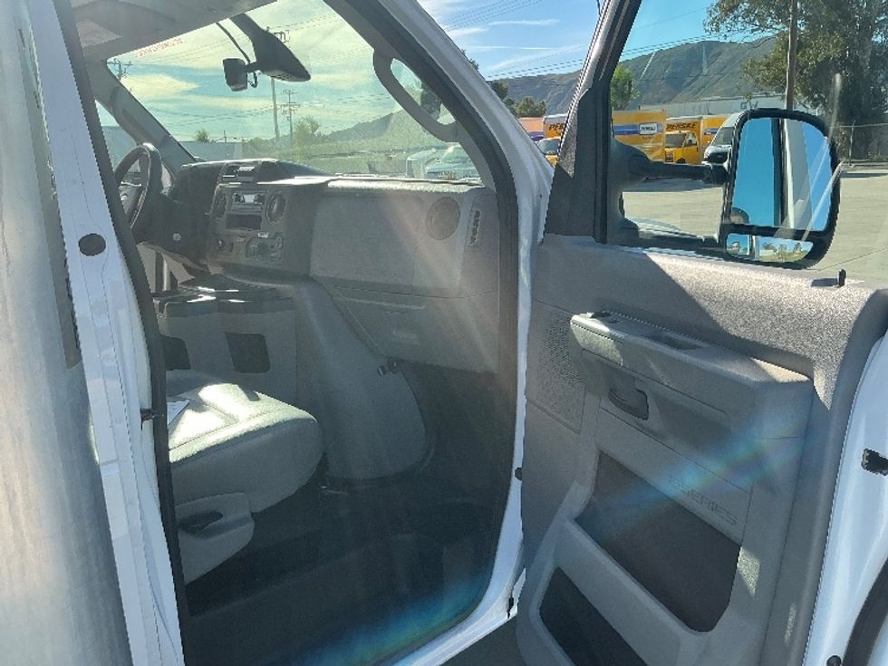 Light Duty Box Truck-Light and Medium Duty Trucks-Ford-2023-E350-Fontana-CA-87,432\n\t\tmiles-$ 35,750 - Image 20