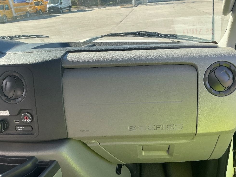 Light Duty Box Truck-Light and Medium Duty Trucks-Ford-2023-E350-Fontana-CA-87,432\n\t\tmiles-$ 35,750 - Image 21