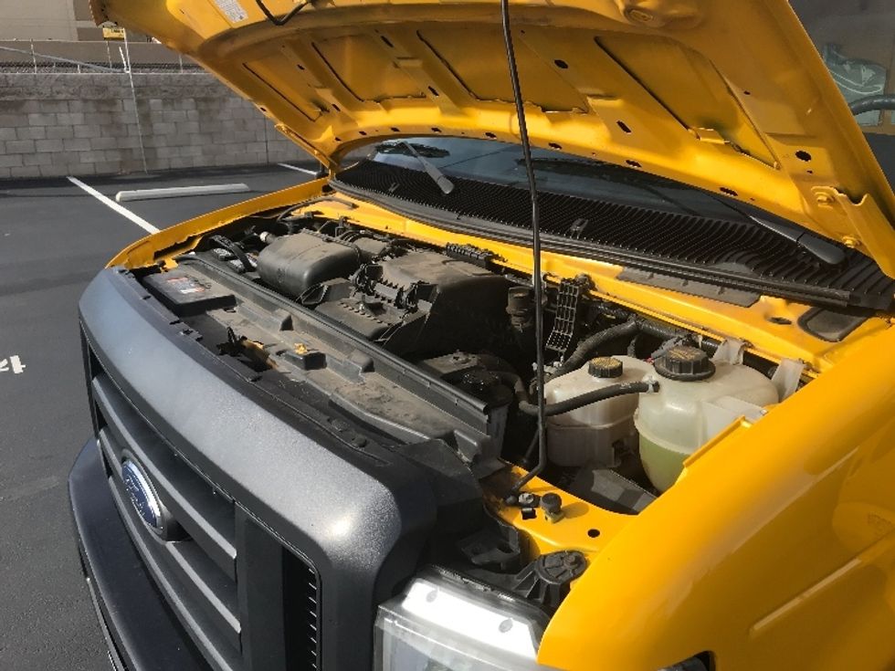 Light Duty Box Truck-Light and Medium Duty Trucks-Ford-2023-E350-Fontana-CA-90,602\n\t\tmiles-$ 31,500 - Image 24