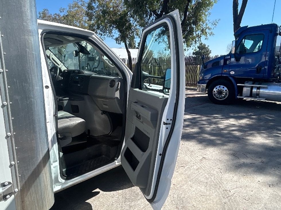 Light Duty Box Truck-Light and Medium Duty Trucks-Ford-2023-E350-Fontana-CA-93,049\n\t\tmiles-$ 34,750 - Image 20