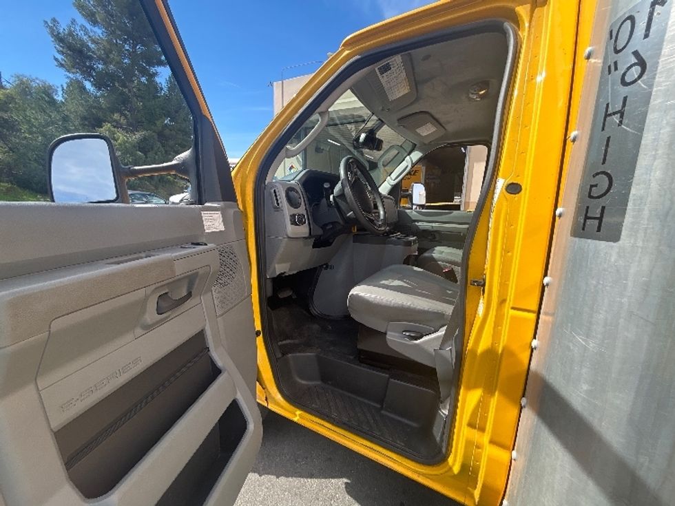 Light Duty Box Truck-Light and Medium Duty Trucks-Ford-2023-E350-Fontana-CA-97,557\n\t\tmiles-$ 30,250 - Image 16