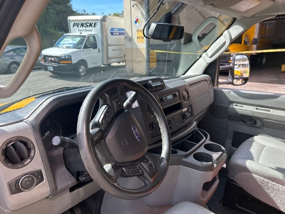 Light Duty Box Truck-Light and Medium Duty Trucks-Ford-2023-E350-Fontana-CA-97,557\n\t\tmiles-$ 30,250 - Image 17