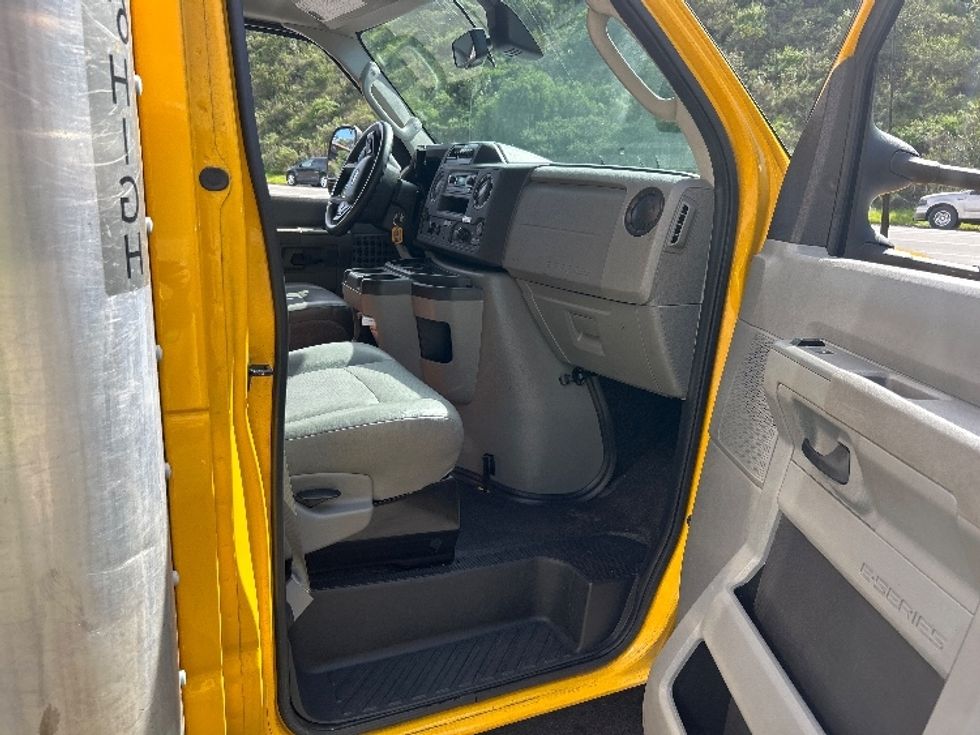 Light Duty Box Truck-Light and Medium Duty Trucks-Ford-2023-E350-Fontana-CA-97,557\n\t\tmiles-$ 30,250 - Image 20