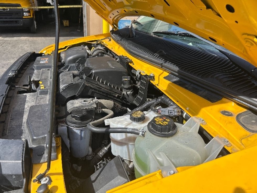 Light Duty Box Truck-Light and Medium Duty Trucks-Ford-2023-E350-Fontana-CA-97,557\n\t\tmiles-$ 30,250 - Image 24