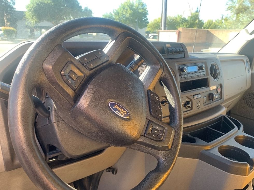 Light Duty Box Truck-Light and Medium Duty Trucks-Ford-2023-E350-Fresno-CA-102,470\n\t\tmiles-$ 29,000 - Image 17