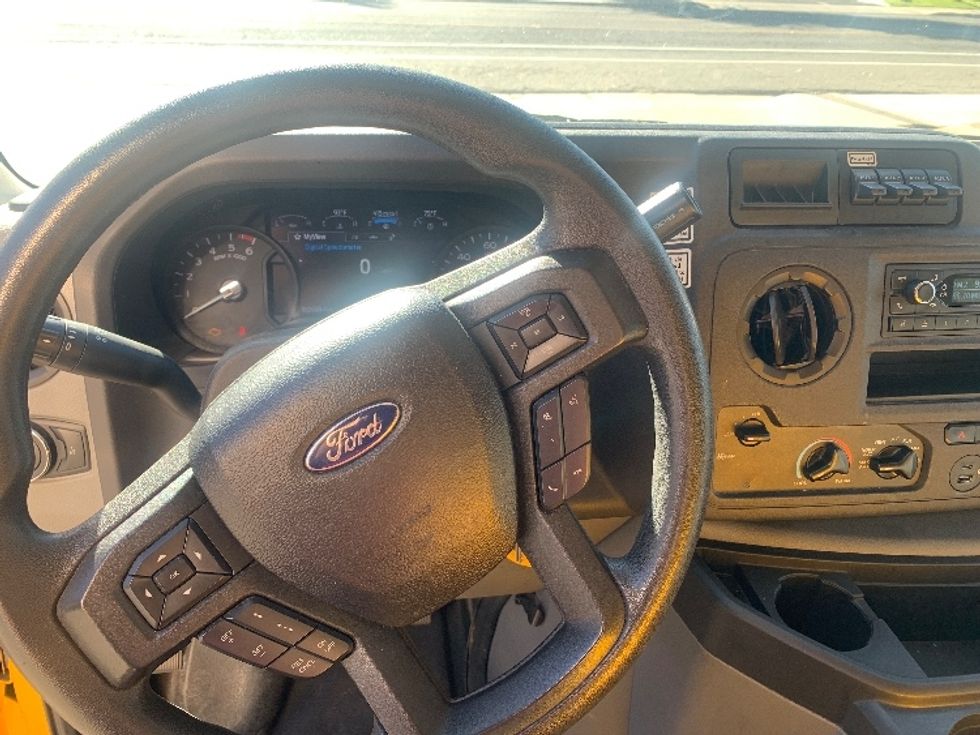 Light Duty Box Truck-Light and Medium Duty Trucks-Ford-2023-E350-Fresno-CA-102,470\n\t\tmiles-$ 29,000 - Image 18