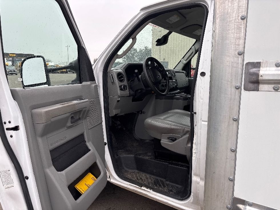 Light Duty Box Truck-Light and Medium Duty Trucks-Ford-2023-E350-Fresno-CA-64,772\n\t\tmiles-$ 41,750 - Image 13