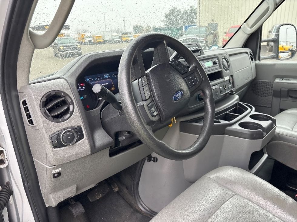 Light Duty Box Truck-Light and Medium Duty Trucks-Ford-2023-E350-Fresno-CA-64,772\n\t\tmiles-$ 41,750 - Image 14