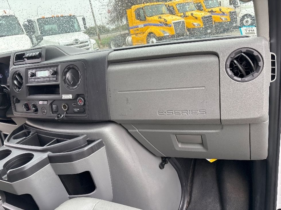 Light Duty Box Truck-Light and Medium Duty Trucks-Ford-2023-E350-Fresno-CA-64,772\n\t\tmiles-$ 41,750 - Image 18