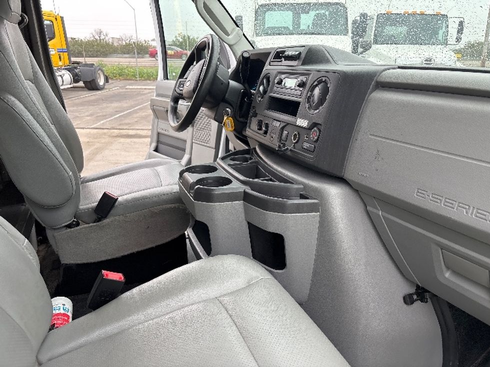 Light Duty Box Truck-Light and Medium Duty Trucks-Ford-2023-E350-Fresno-CA-64,772\n\t\tmiles-$ 41,750 - Image 19