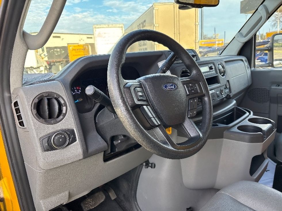 Light Duty Box Truck-Light and Medium Duty Trucks-Ford-2023-E350-Fresno-CA-97,661\n\t\tmiles-$ 30,250 - Image 15
