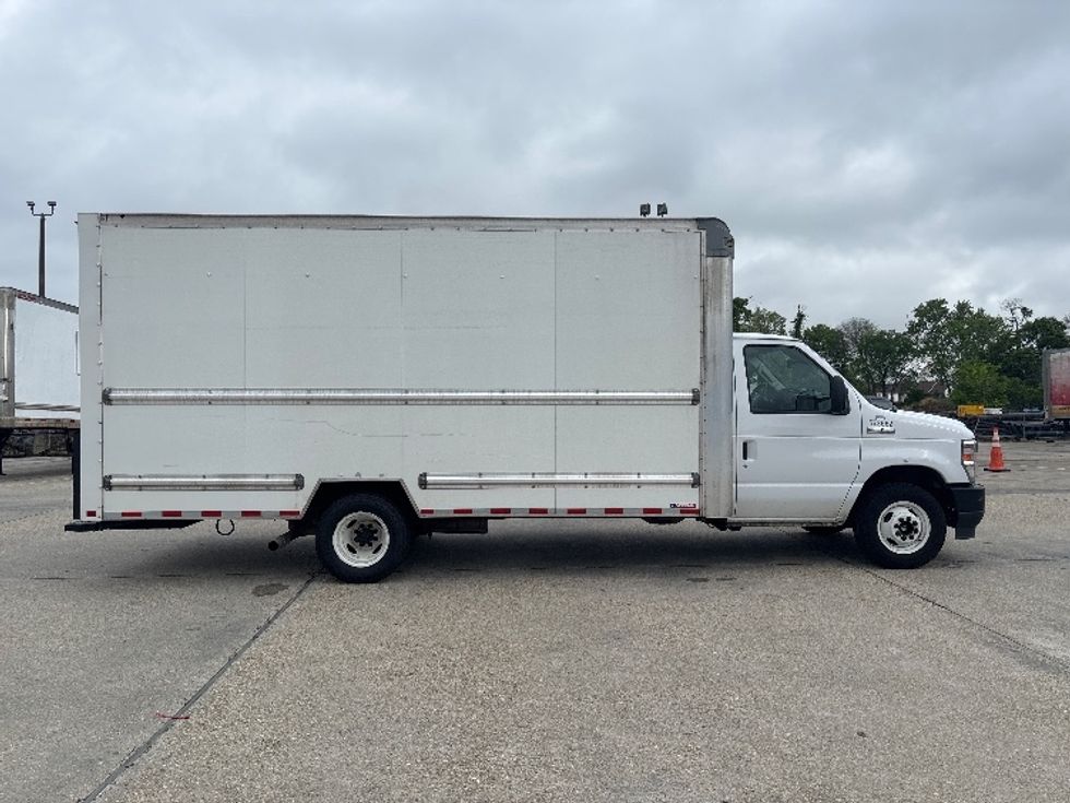 Light Duty Box Truck-Light and Medium Duty Trucks-Ford-2023-E350-Hammond-LA-129,213\n\t\tmiles-$ 29,000 - Image 12