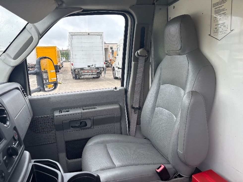Light Duty Box Truck-Light and Medium Duty Trucks-Ford-2023-E350-Hammond-LA-129,213\n\t\tmiles-$ 29,000 - Image 16