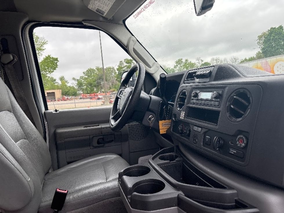 Light Duty Box Truck-Light and Medium Duty Trucks-Ford-2023-E350-Hammond-LA-129,213\n\t\tmiles-$ 29,000 - Image 19