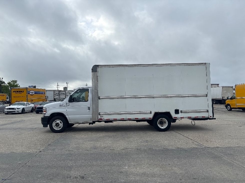 Light Duty Box Truck-Light and Medium Duty Trucks-Ford-2023-E350-Hammond-LA-129,213\n\t\tmiles-$ 29,000 - Image 4