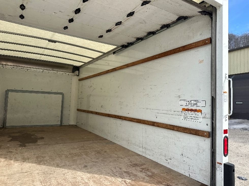Light Duty Box Truck-Light and Medium Duty Trucks-Ford-2023-E350-Huntington-WV-117,376\n\t\tmiles-$ 28,500 - Image 12